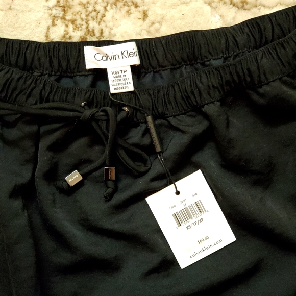 🍒 2/$22 Calvin Klein High Low Skirt - Picture 2 of 2